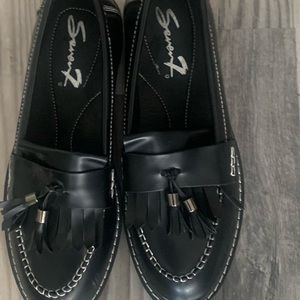 Seven 7 black loafer size 10